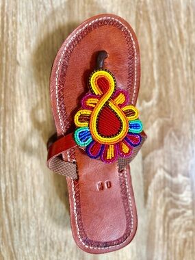 Brown Leather Women's Beaded Toe-Post Sandal - Multicolor Accent